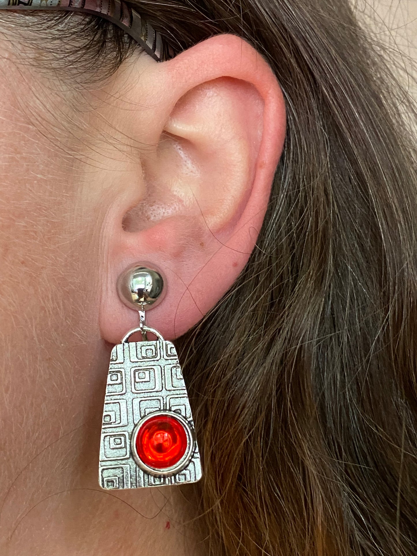 Dangling red cabochon geometric clip on earrings (Hinged screwback closures)