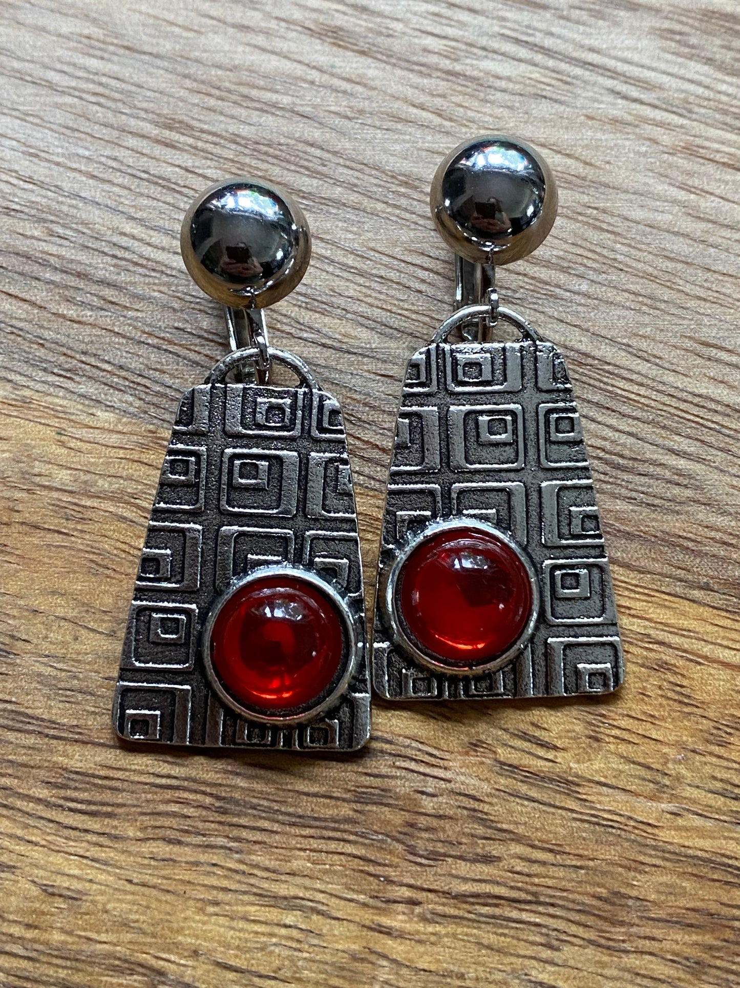 Dangling red cabochon geometric clip on earrings (Hinged screwback closures)