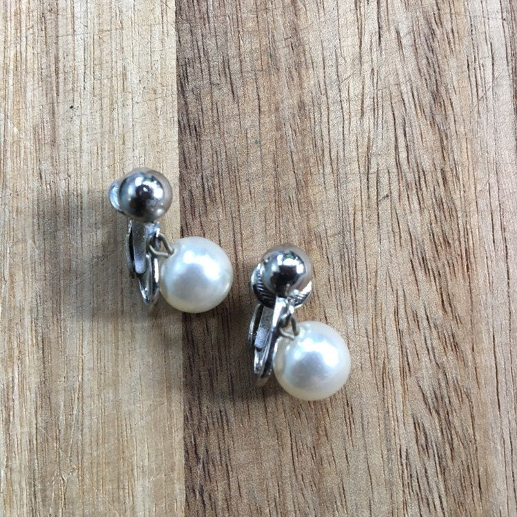 Vintage faux pearl clip on earrings