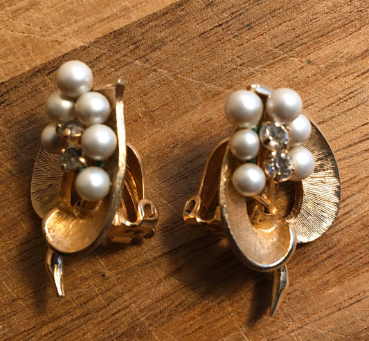 Vintage faux pearl clip on earrings