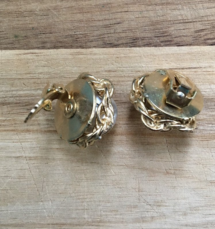 Gold and faux pearl clip on nest earrings (no piercing )