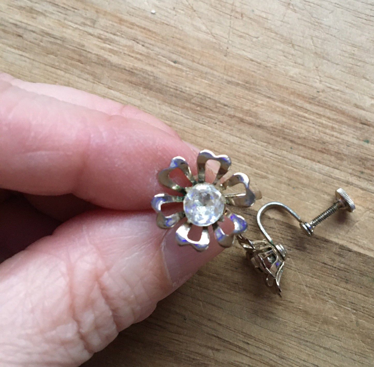 Vintage silver flower screw back earrings (clip on)