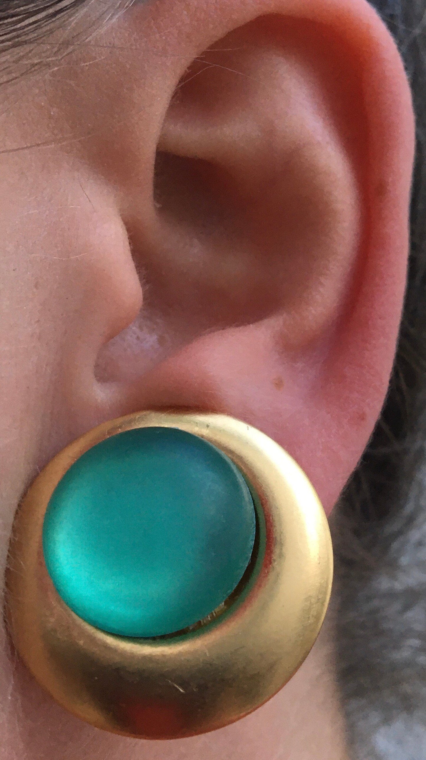 Vintage luminous green cabochon clip on earrings