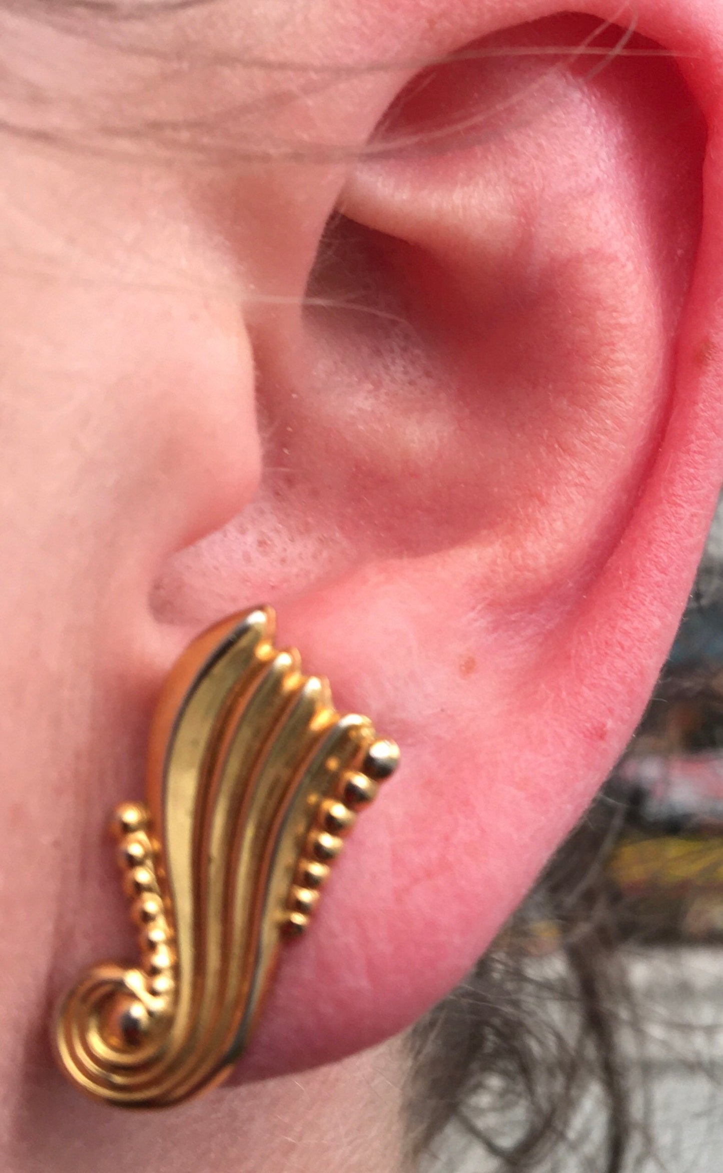 Vintage gold coloured screw back earrings (clip on, screw on)