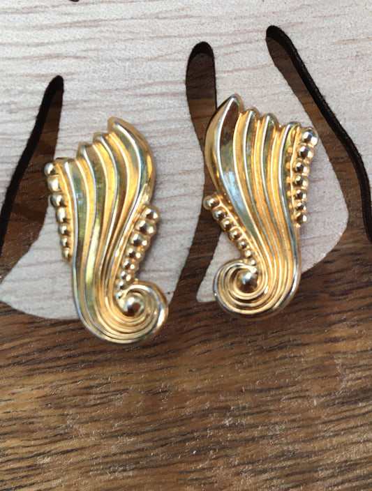 Vintage gold coloured screw back earrings (clip on, screw on)