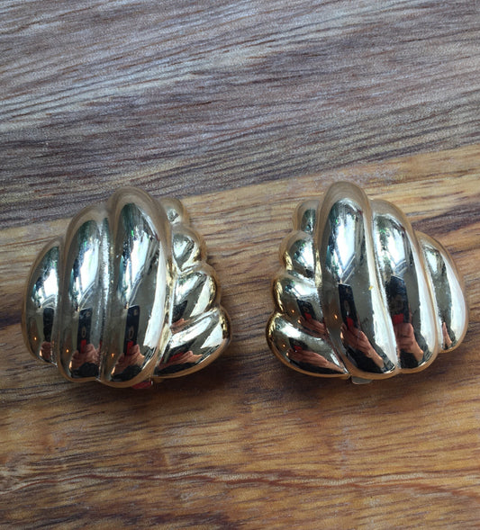 Vintage medium sized gold abstract clip on earrings