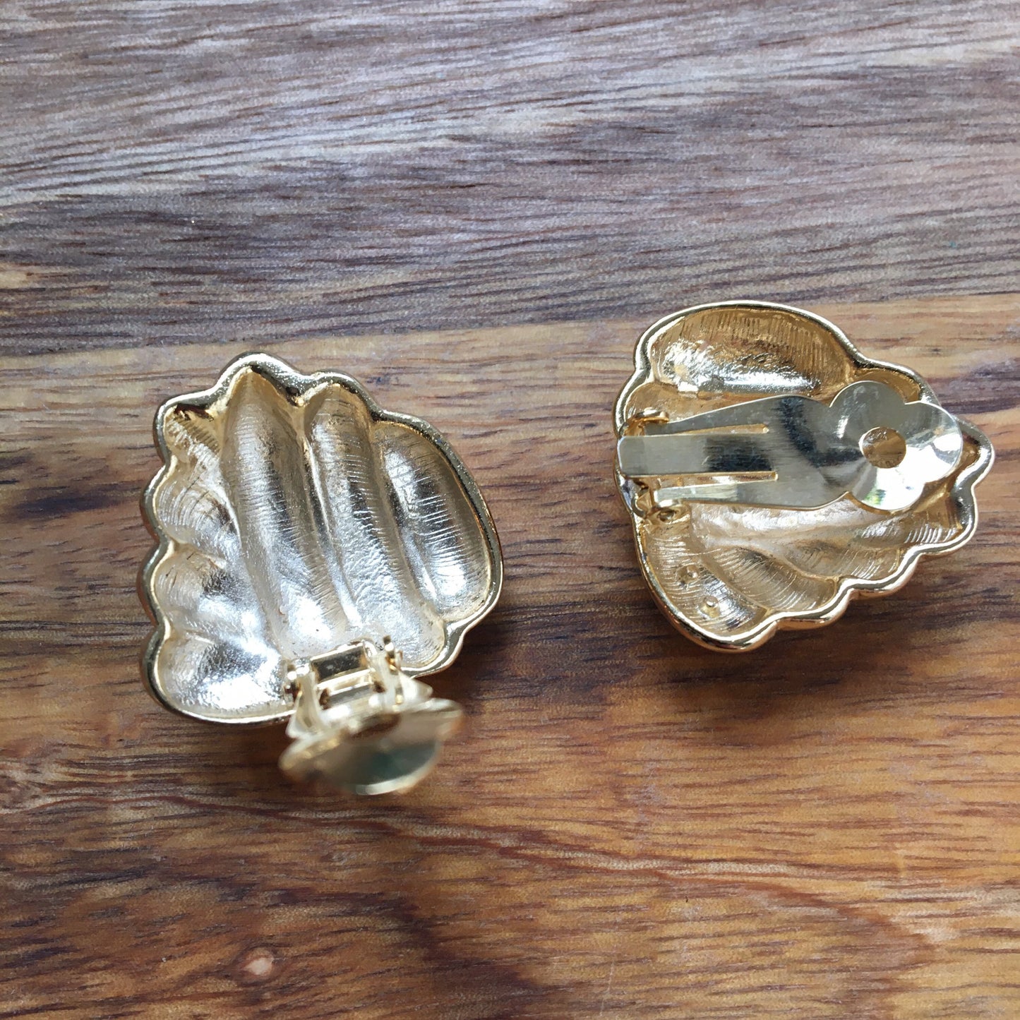 Vintage medium sized gold abstract clip on earrings