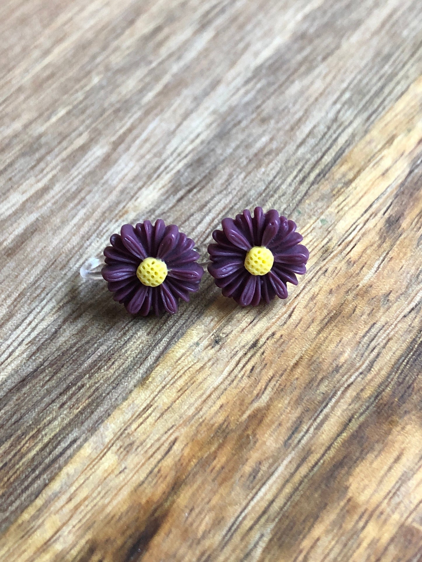 Lightweight resin daisy clip on earrings no pierce earrings for unpierced ears