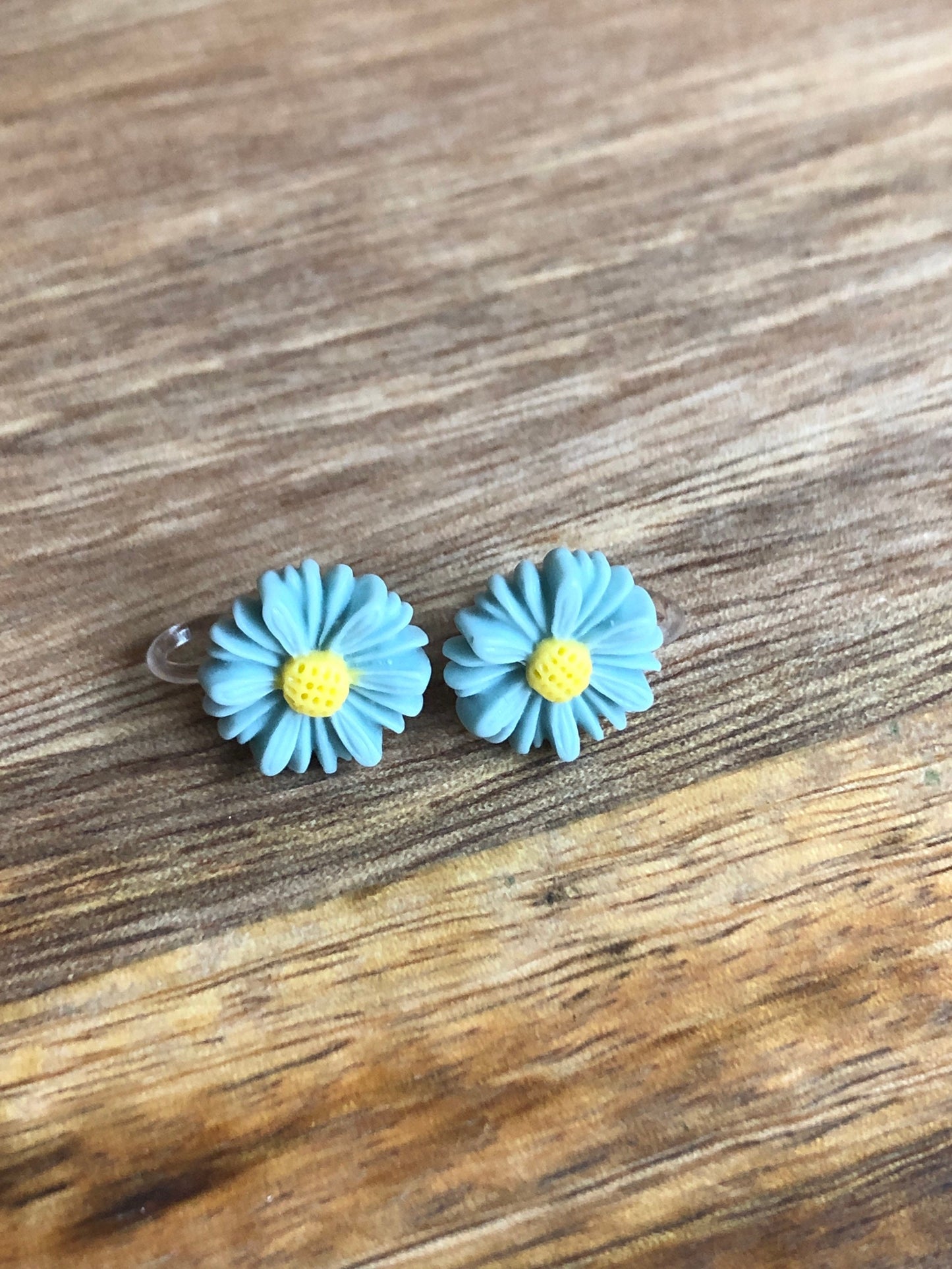 Lightweight resin daisy clip on earrings no pierce earrings for unpierced ears