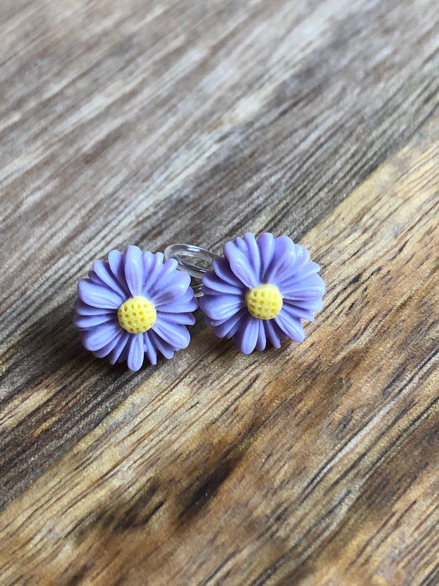 Lightweight resin daisy clip on earrings no pierce earrings for unpierced ears