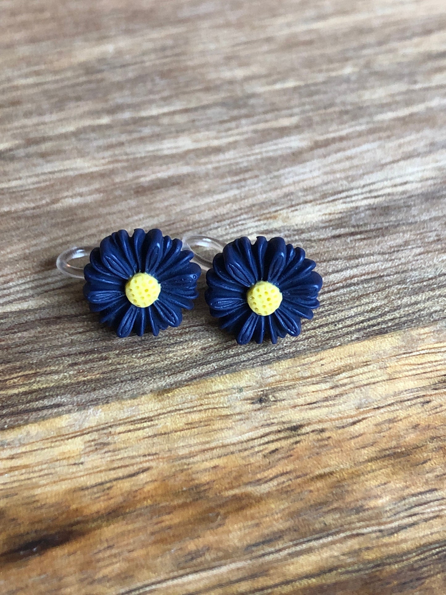 Lightweight resin daisy clip on earrings no pierce earrings for unpierced ears