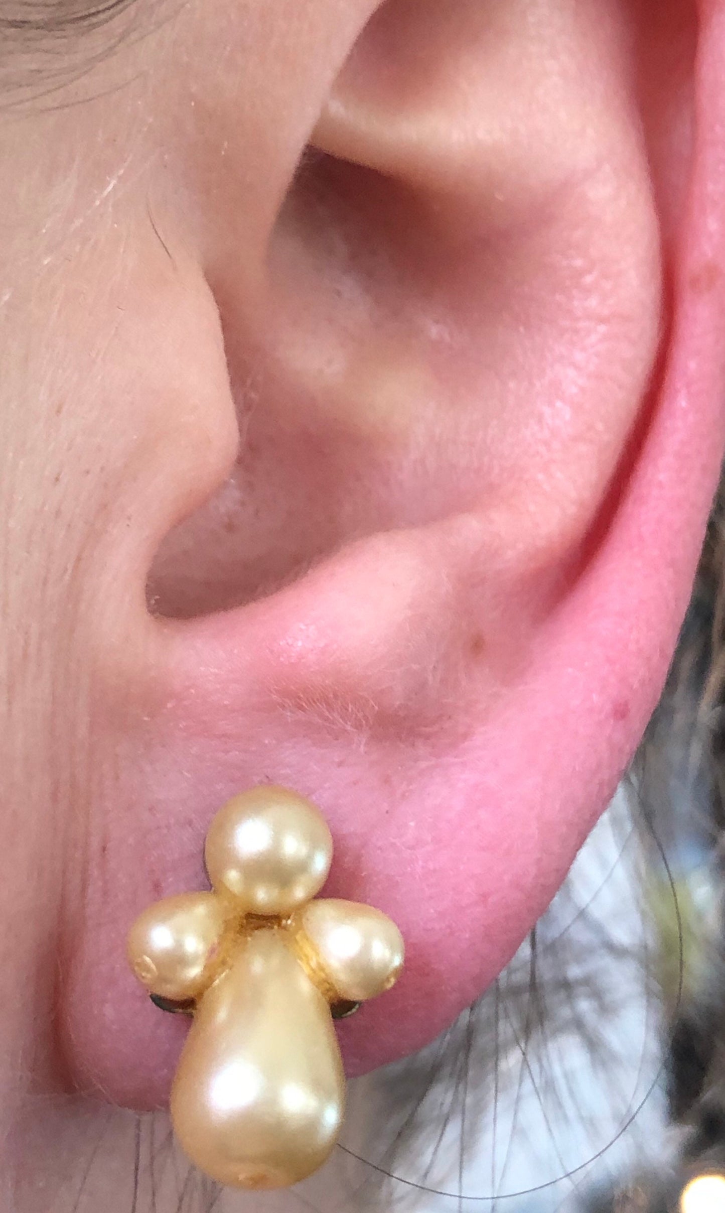 Vintage faux pearl screw on angel-shaped earrings (clip on)