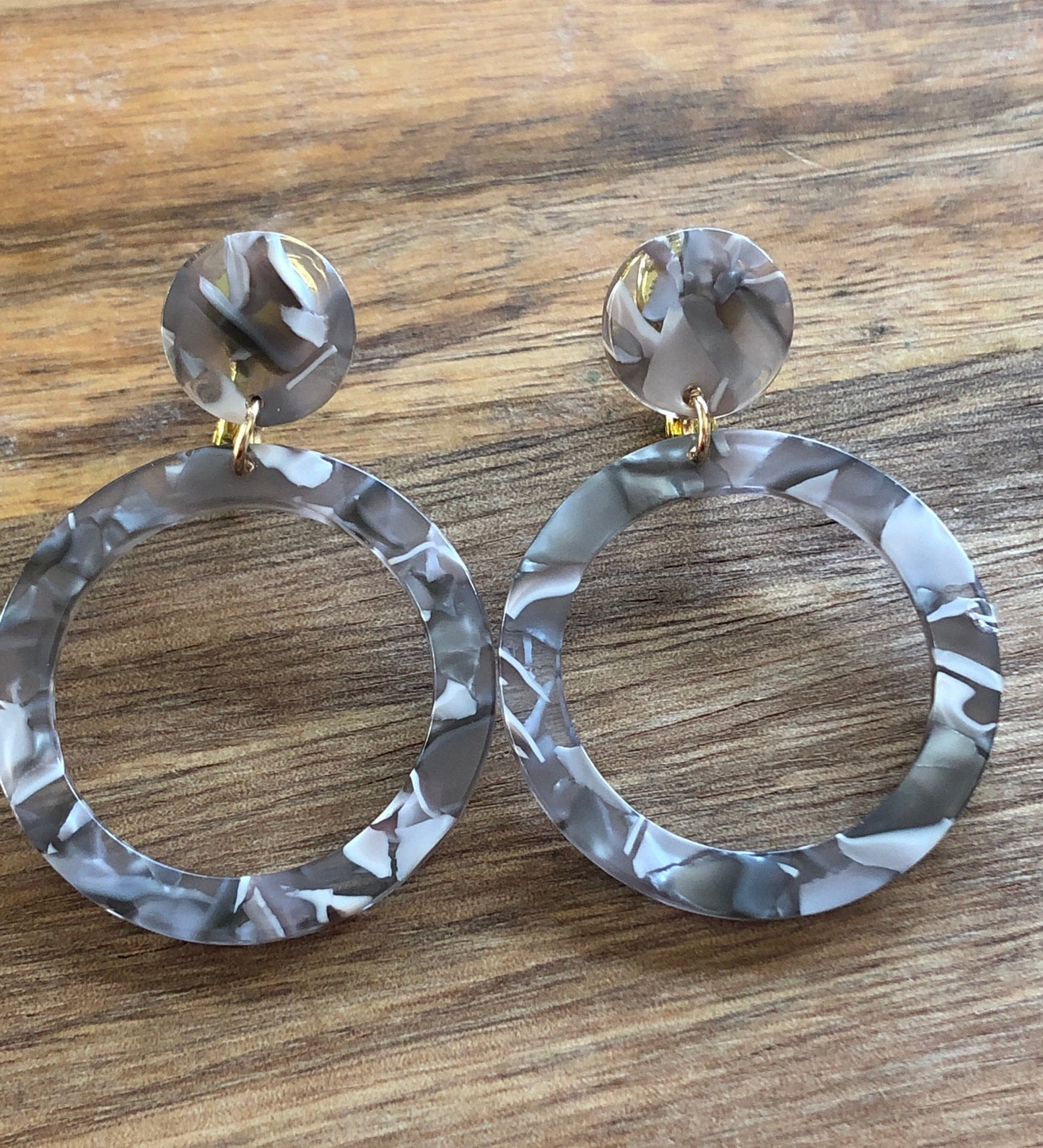 Dangling acetate tortoiseshell hoop clip on earrings