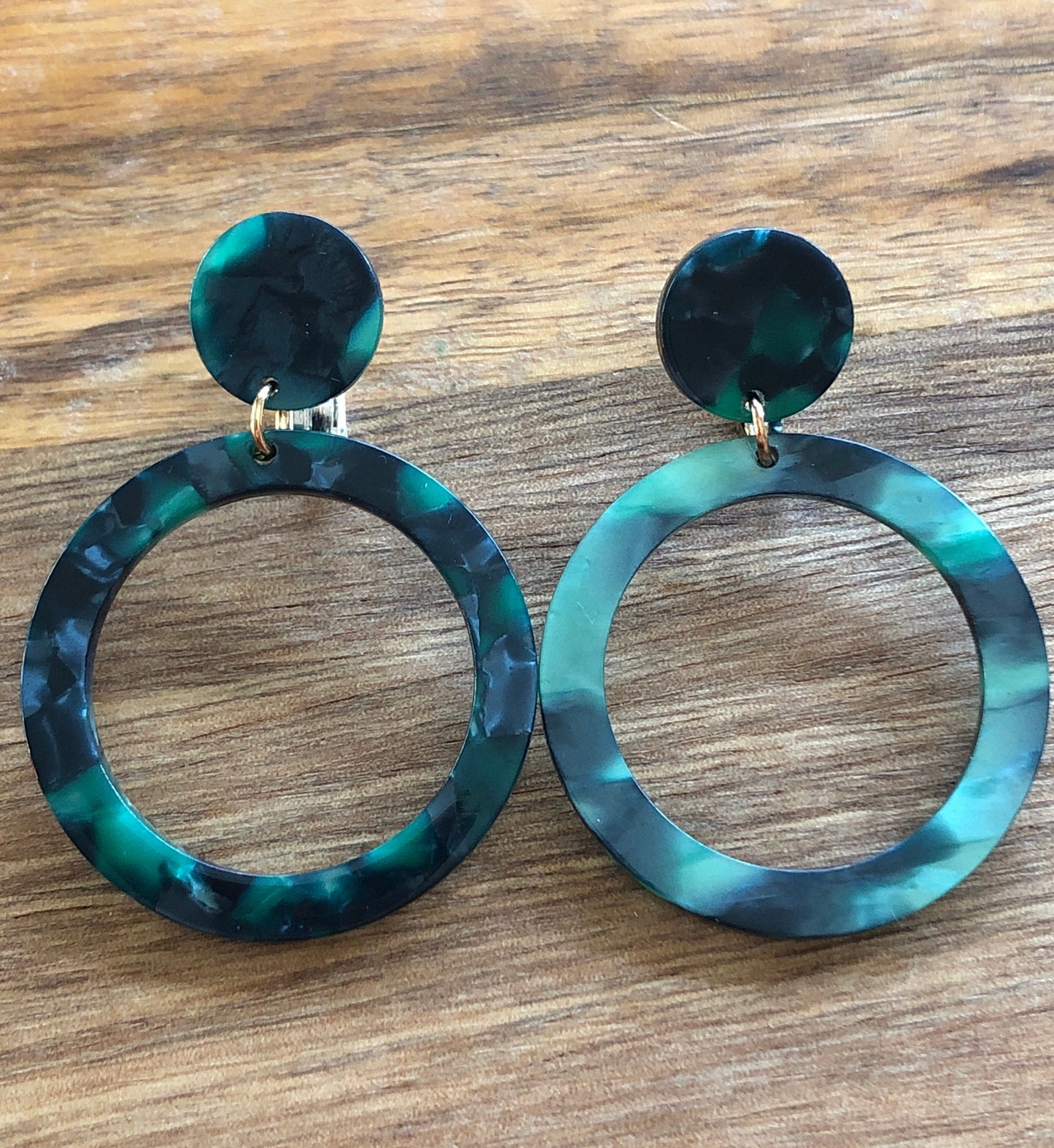 Dangling acetate tortoiseshell hoop clip on earrings