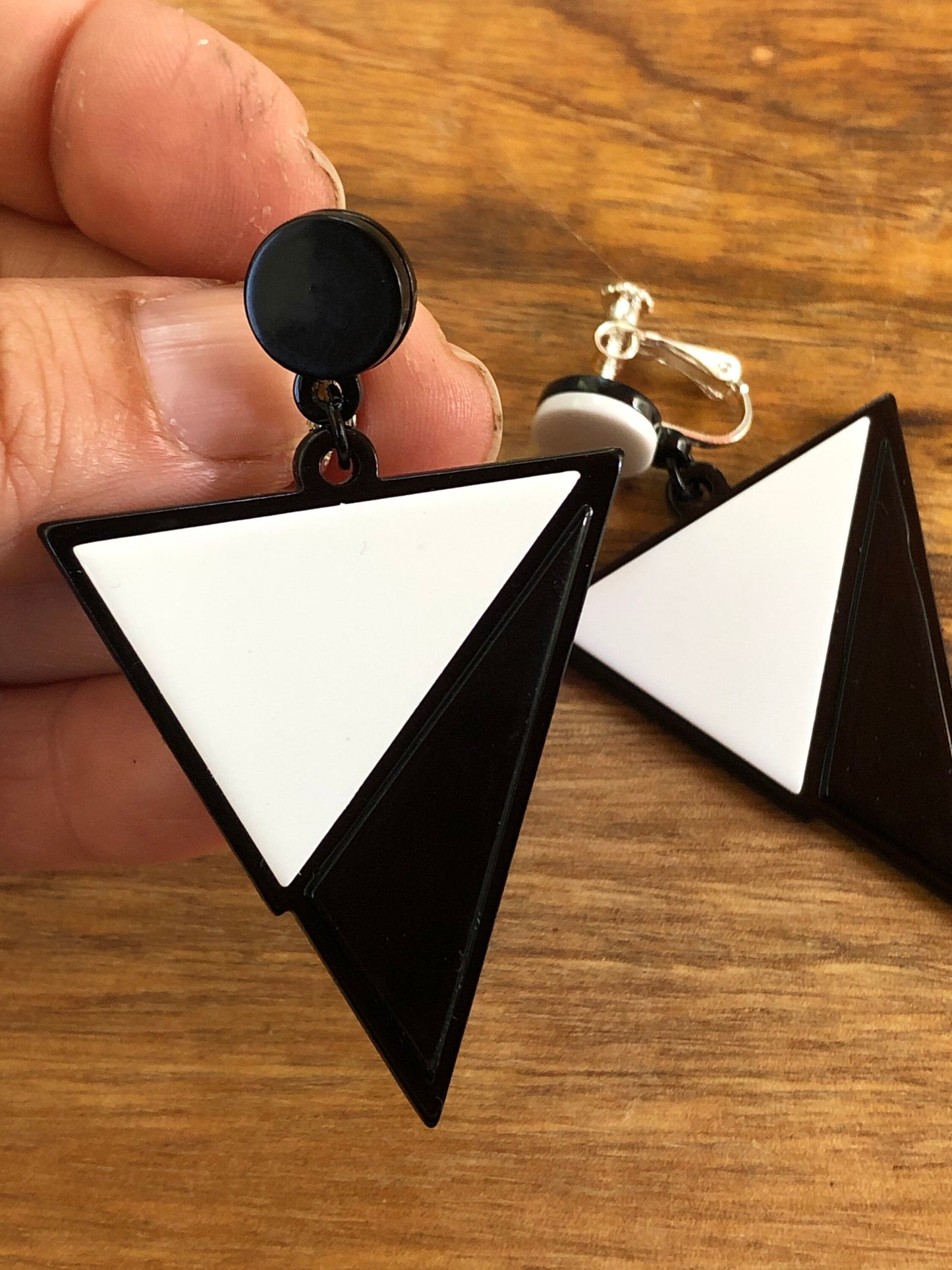 Asymmetrical retro dangling black and white plastic triangle clip on earrings