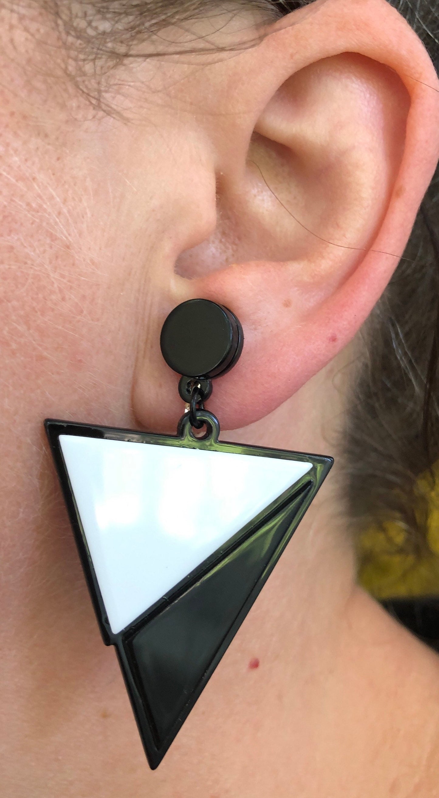 Asymmetrical retro dangling black and white plastic triangle clip on earrings