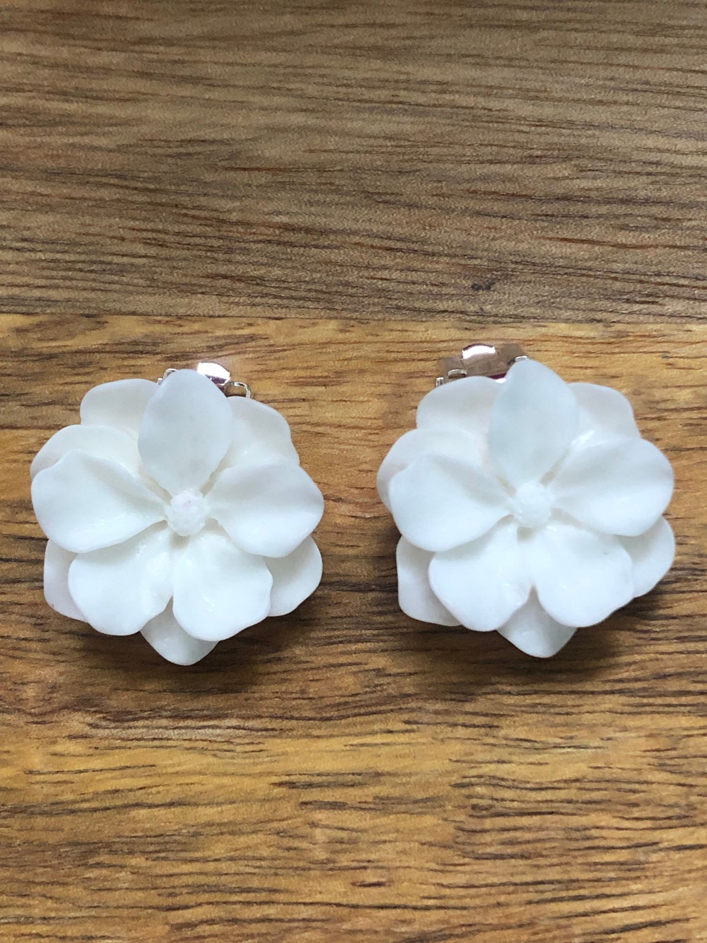 white flower clip on earrings