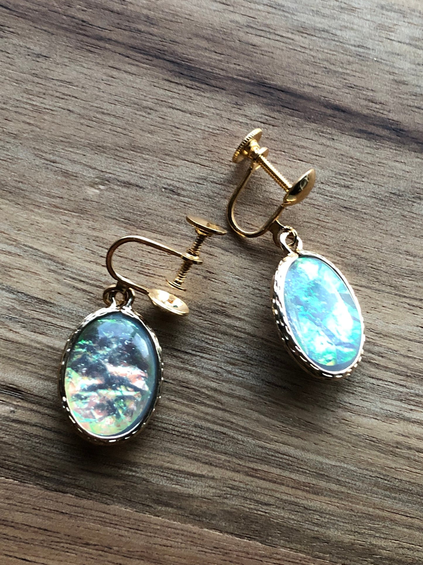 Gorgeous dangling faux opal screwback earrings