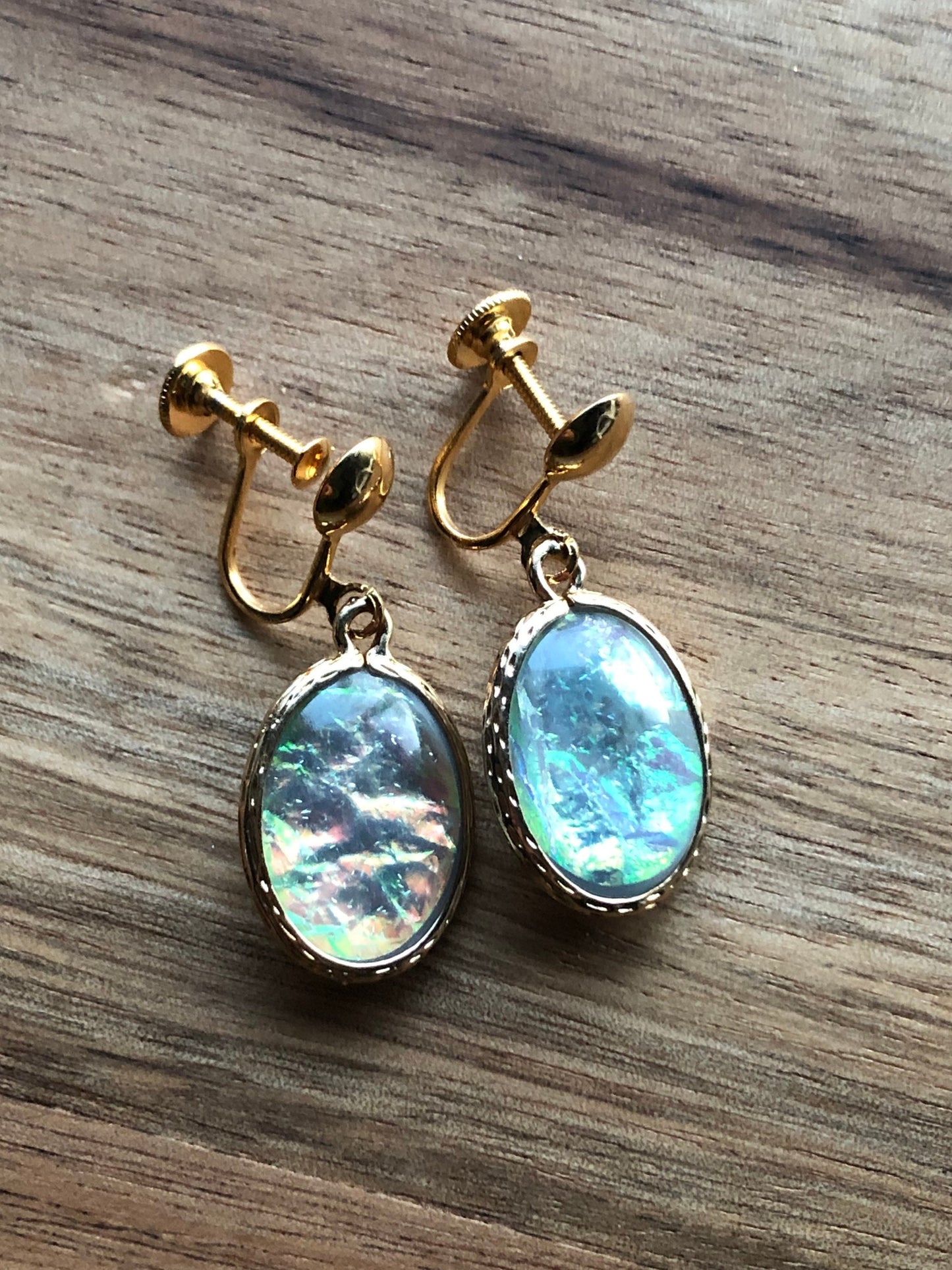 Gorgeous dangling faux opal screwback earrings