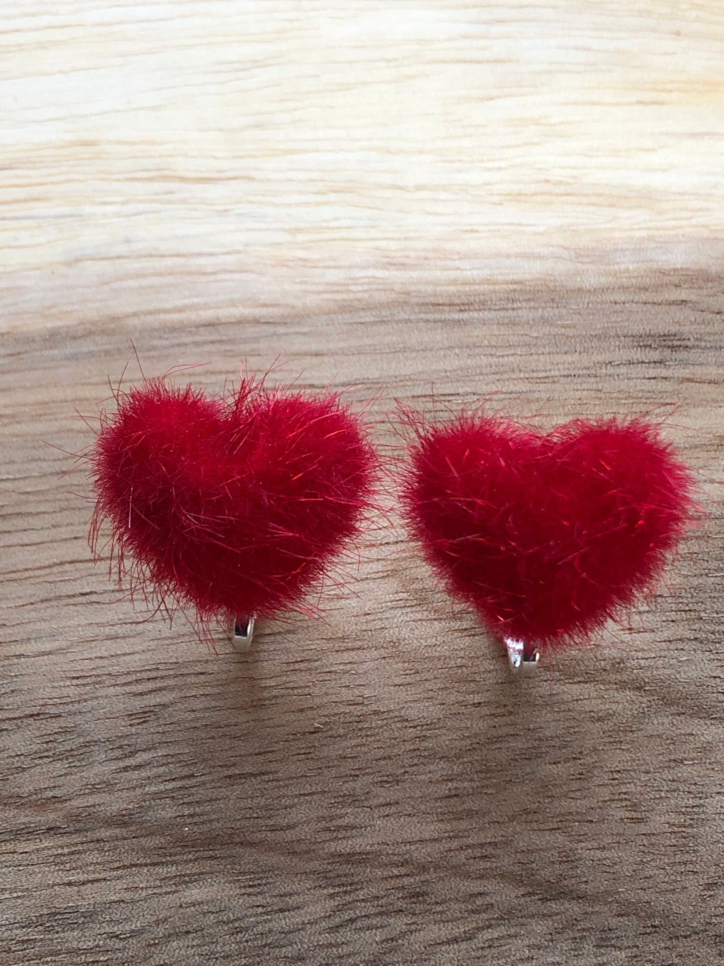 Fuzzy heart clip on earrings (no pierce| screwback)