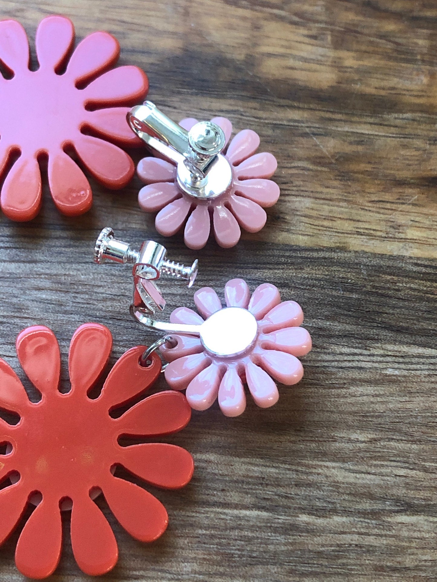 Dangling clip on earrings pink and coral daisies flowers (screwback)