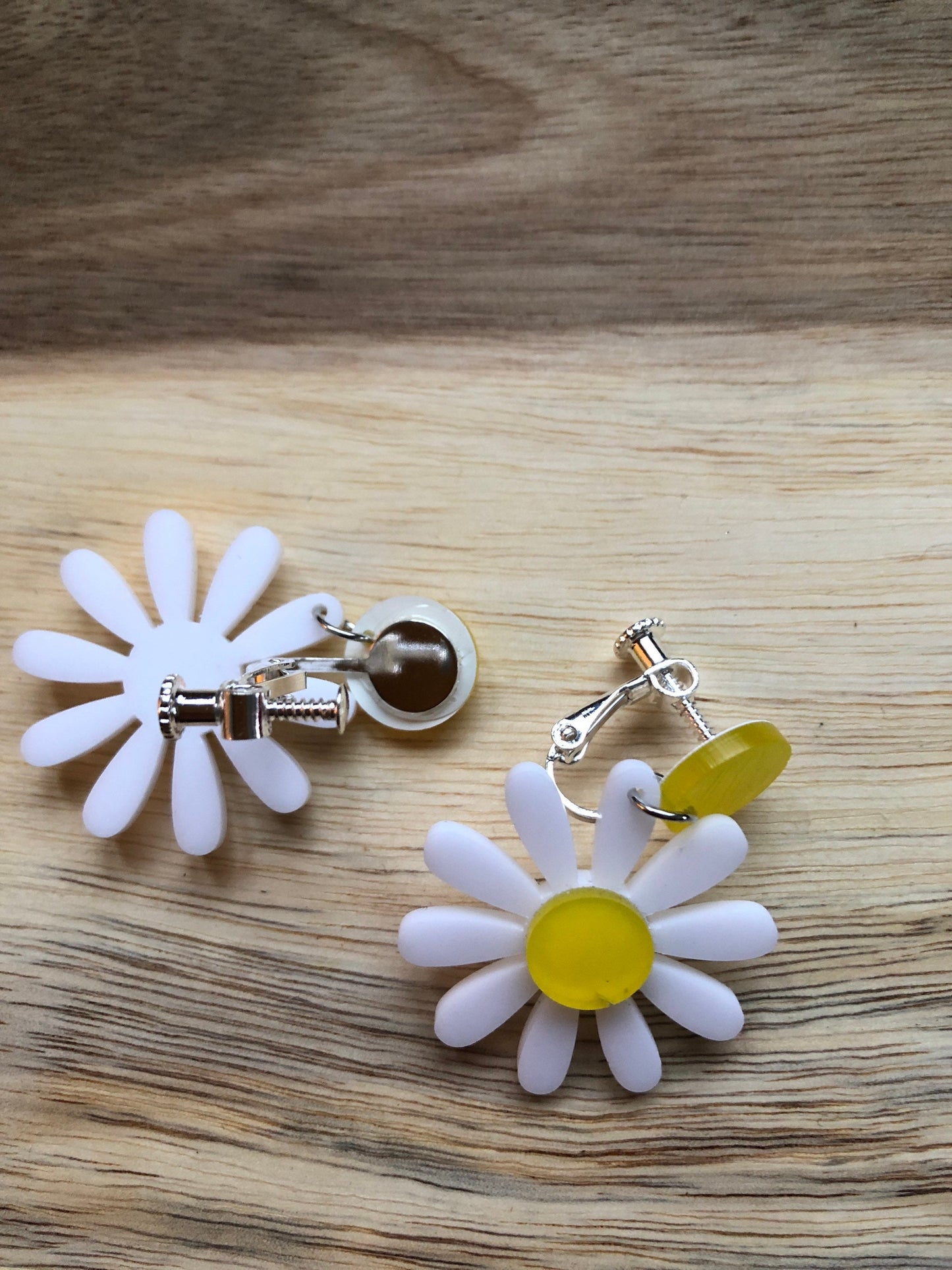 Dangling clip on earrings white and yellow daisies flowers (screwback)