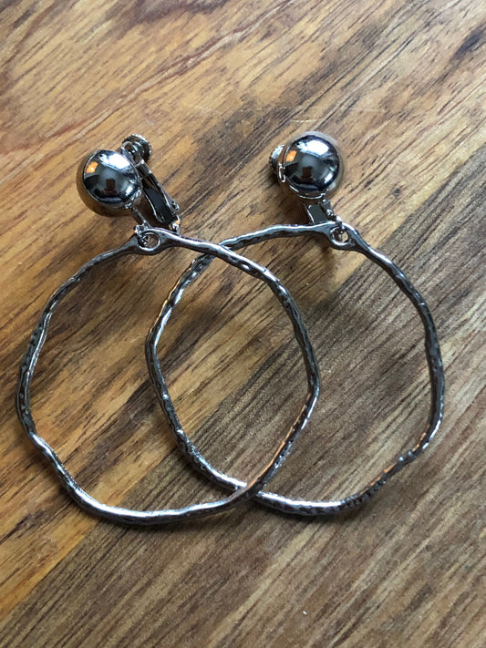 Dangling hoop clip on earrings (gold/silver) screwback