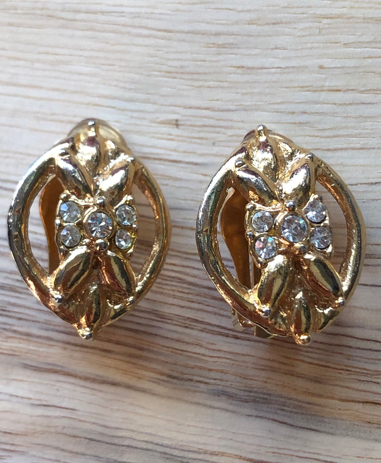 vintage rhinestone clip on earrings