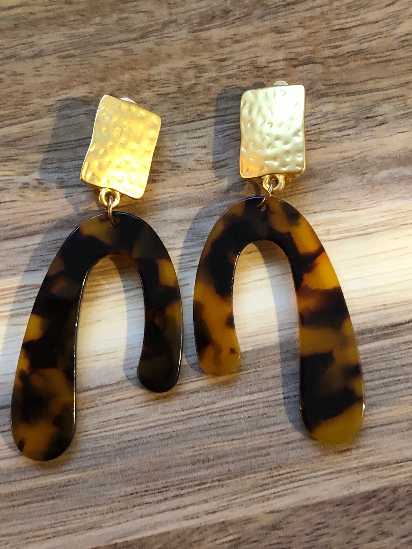 Trendy Dangling tortoiseshell arch clip on earrings