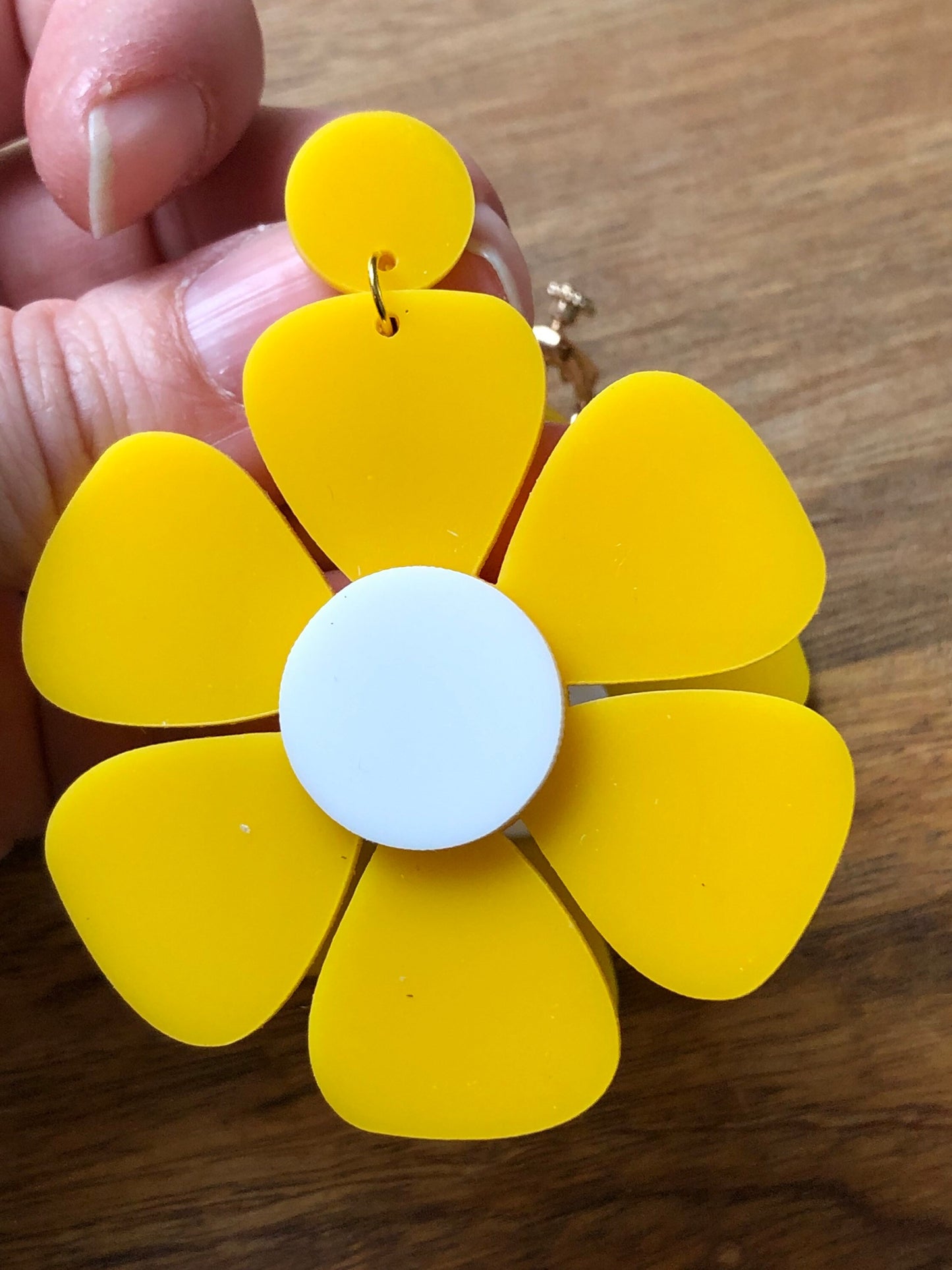 Dangling queen sized clip on earrings - huge yellow and white plastic flowers (screwback)