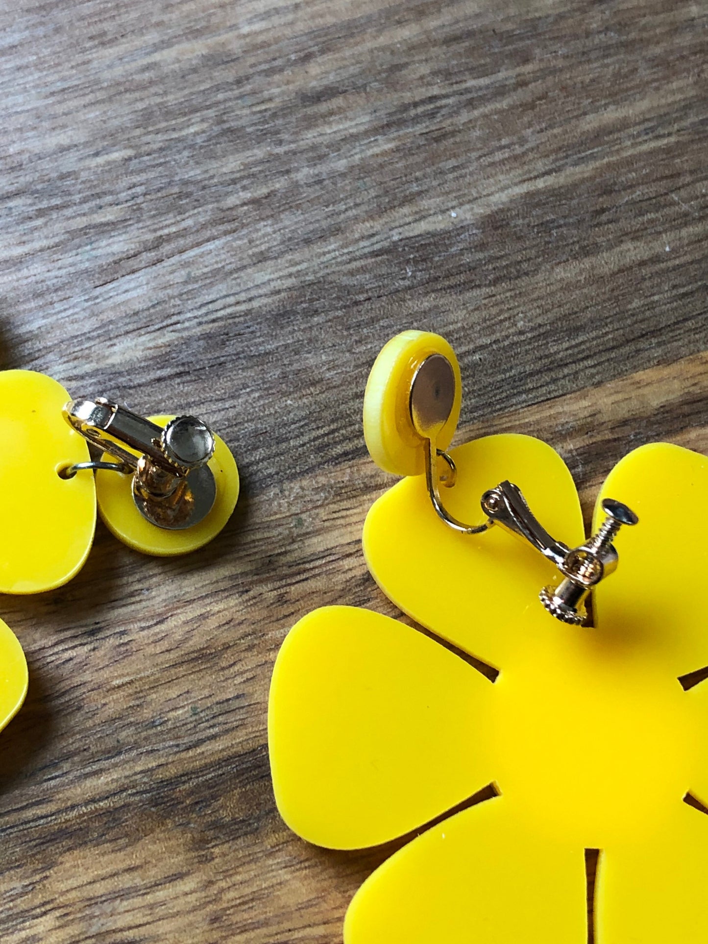 Dangling queen sized clip on earrings - huge yellow and white plastic flowers (screwback)