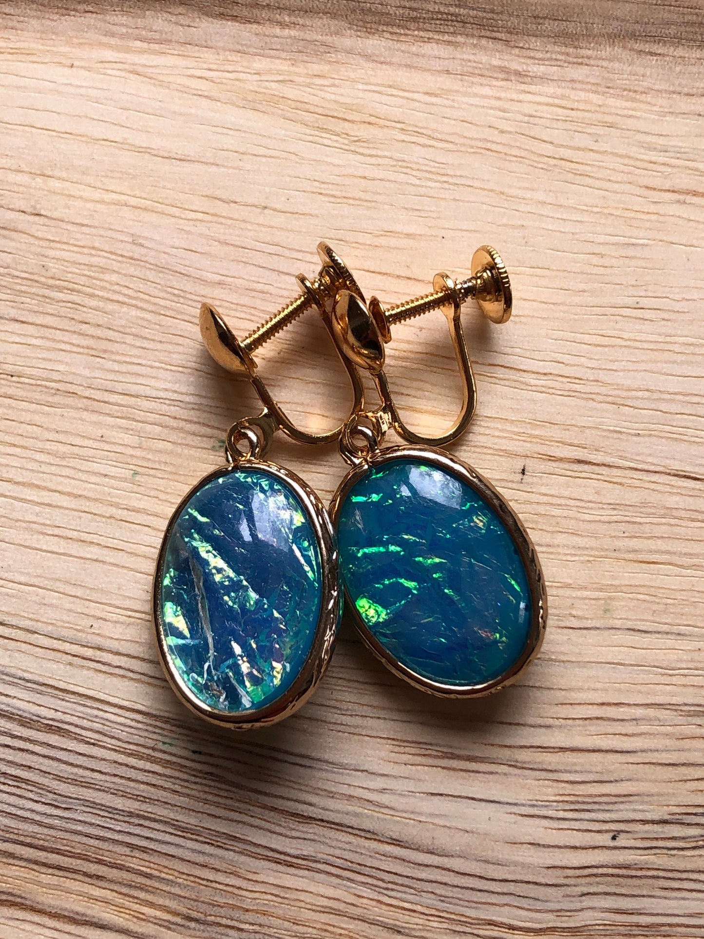 Gorgeous dangling faux opal screwback earrings