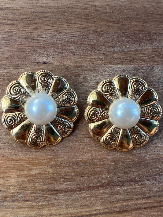 Vintage faux pearl clip on earrings