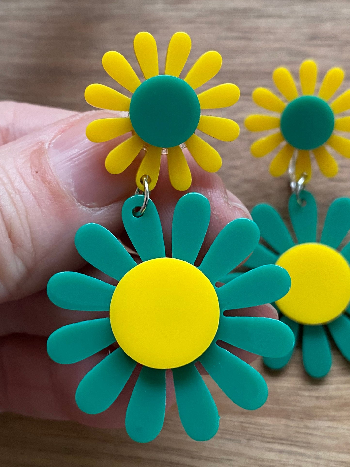 Dangling clip on earrings daisies flowers, hinged screwback or clip on