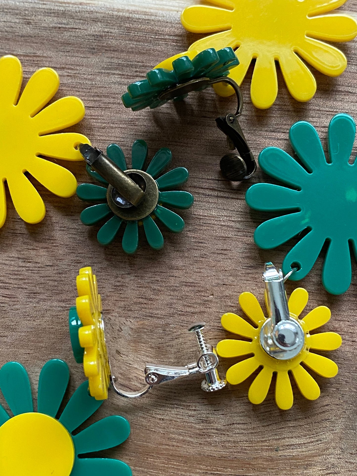 Dangling clip on earrings daisies flowers, hinged screwback or clip on