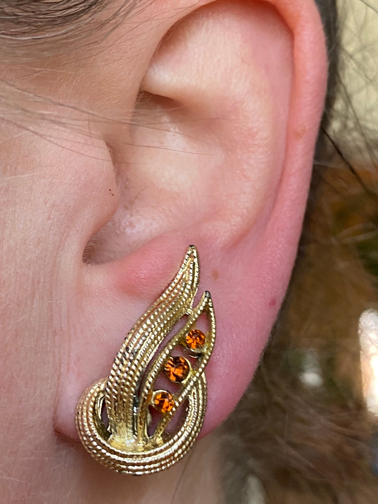 Vintage brown and gold clip on rhinestone earrings