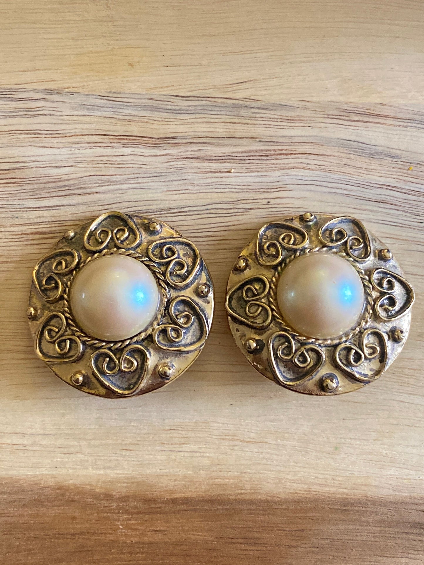 Vintage queen sized faux pearl clip on earrings