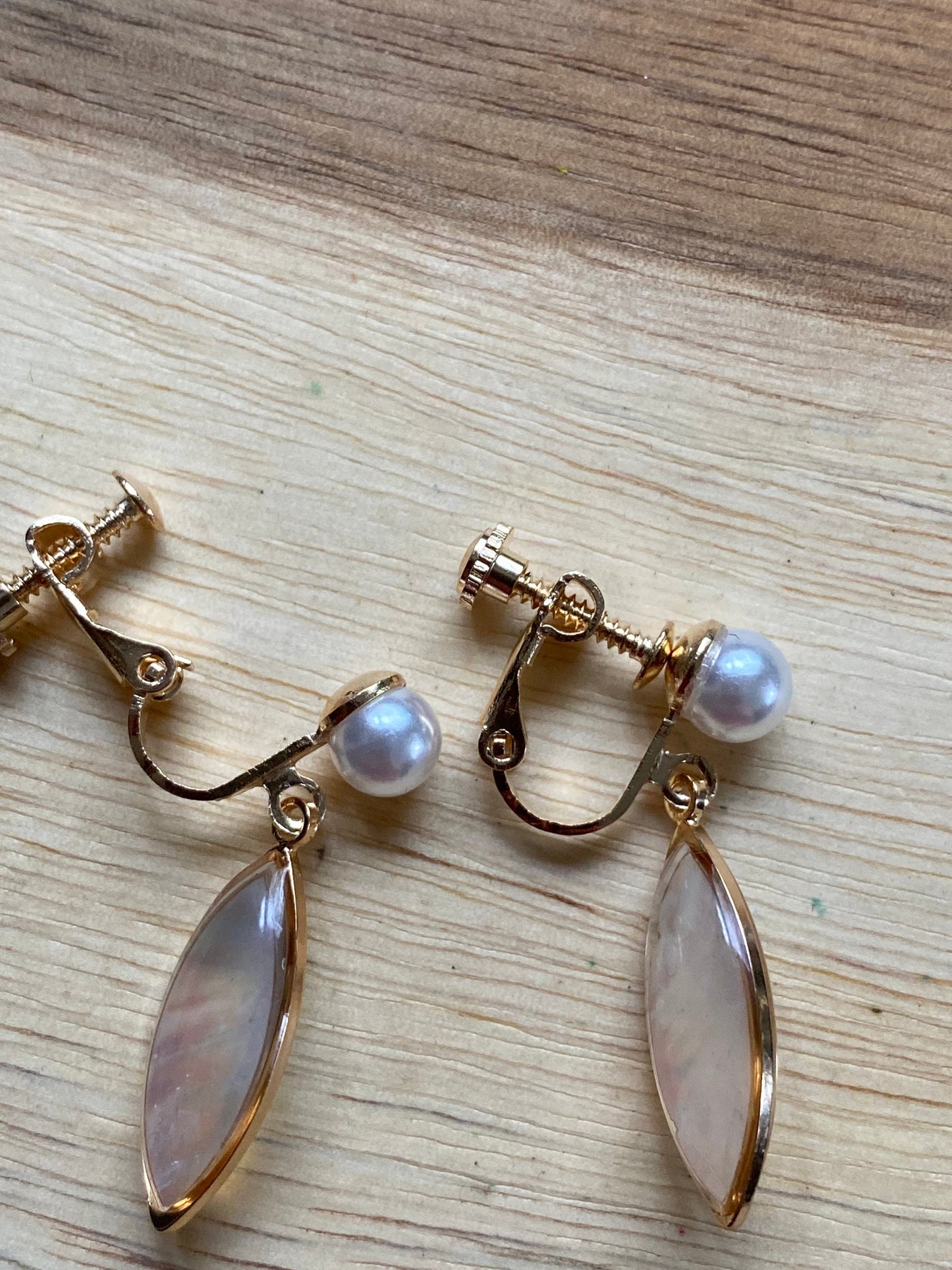 Gorgeous clip on earrings, dangling faux abalone and pearl drops, neutral ear clips