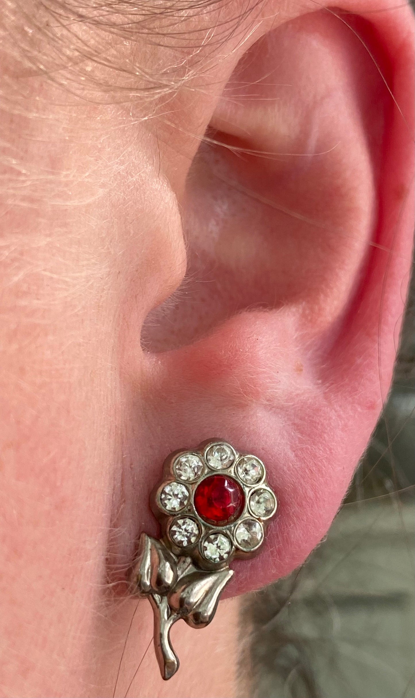 Vintage red rhinestone flower clip on earrings