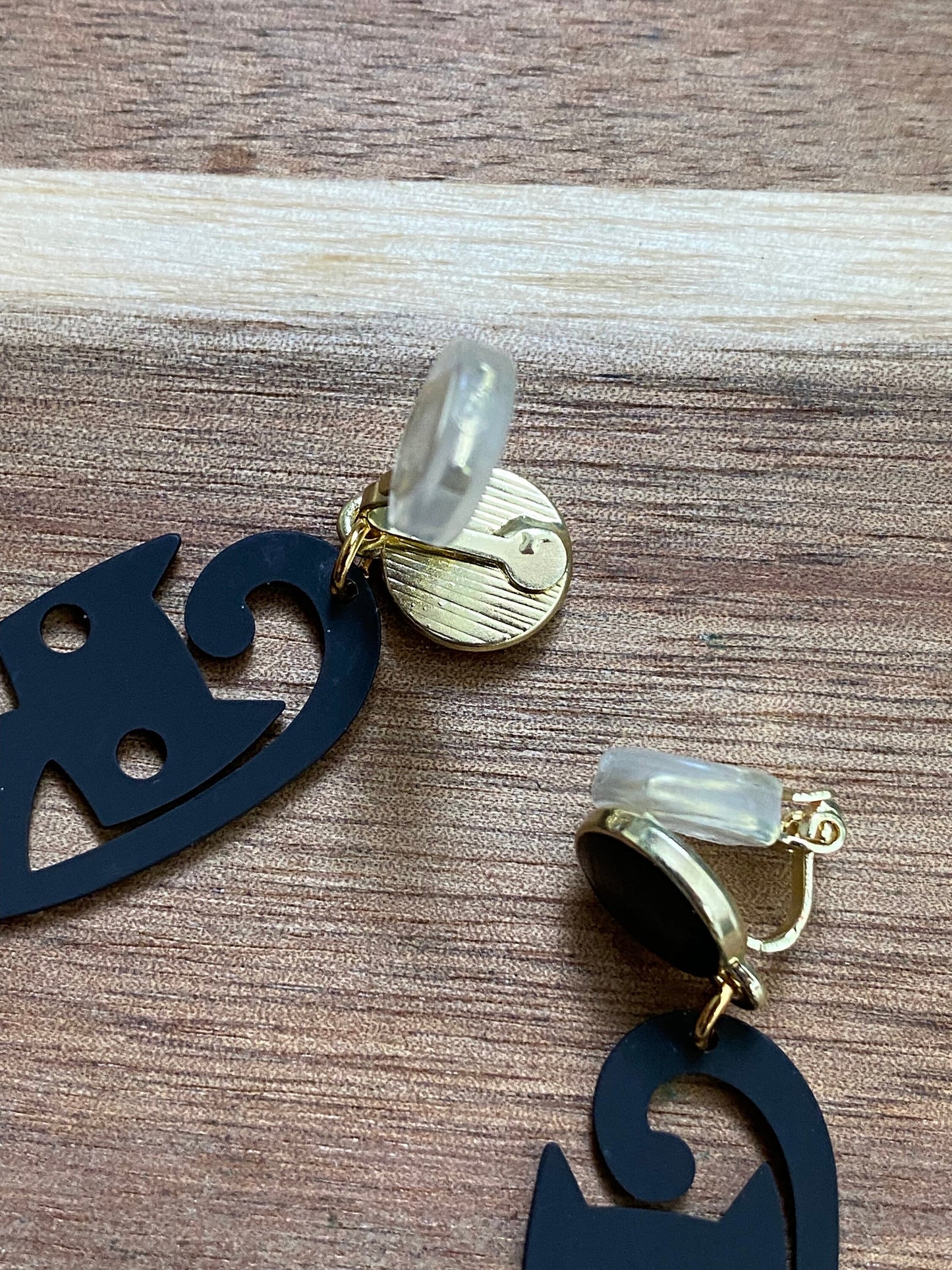 Dangling midcentury styled black cat clip on earrings