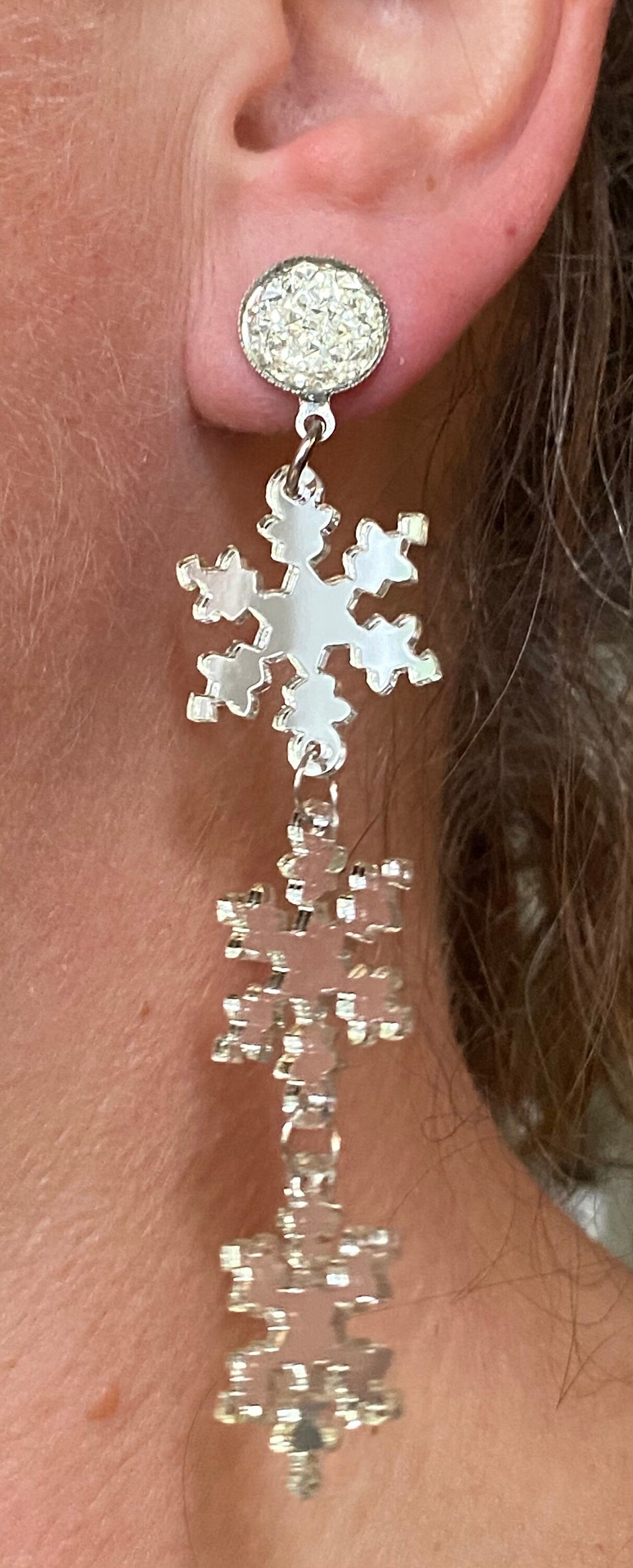 Sparkling dangling mirrored snowflake pendant clip on earrings with clip on closure