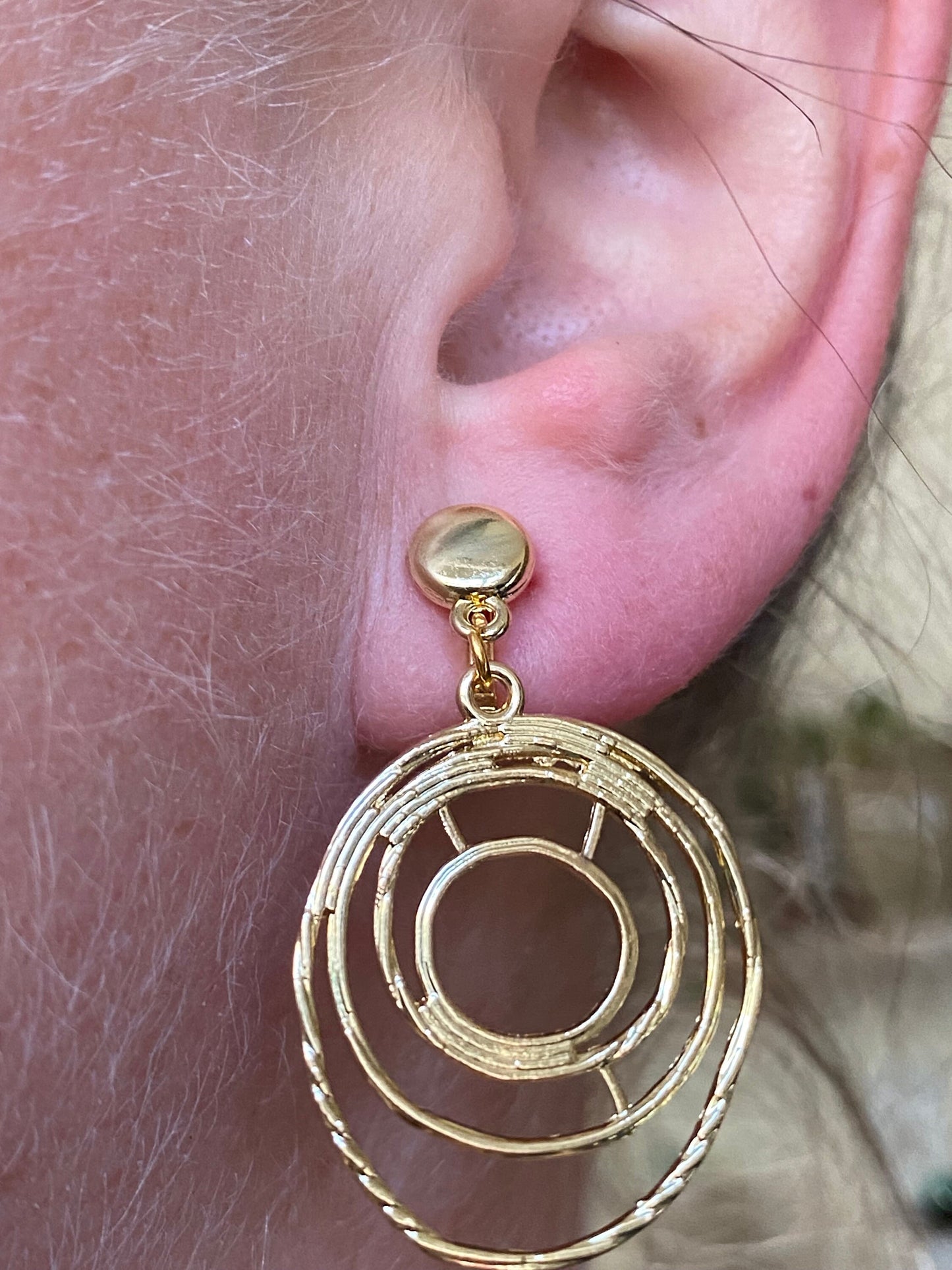 Dangling abstract gold circle clip on earrings, modern clip on earrings, gold dangle ear clips