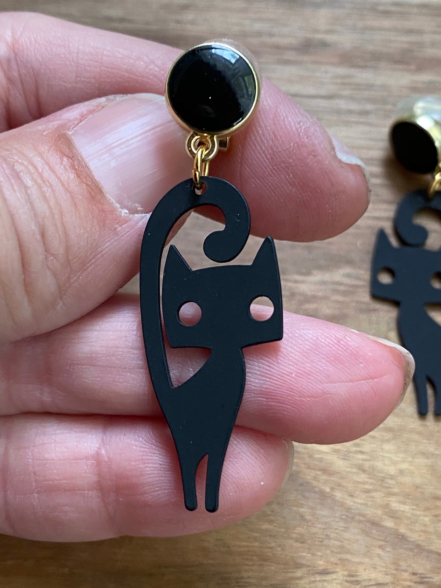 Dangling midcentury styled black cat clip on earrings