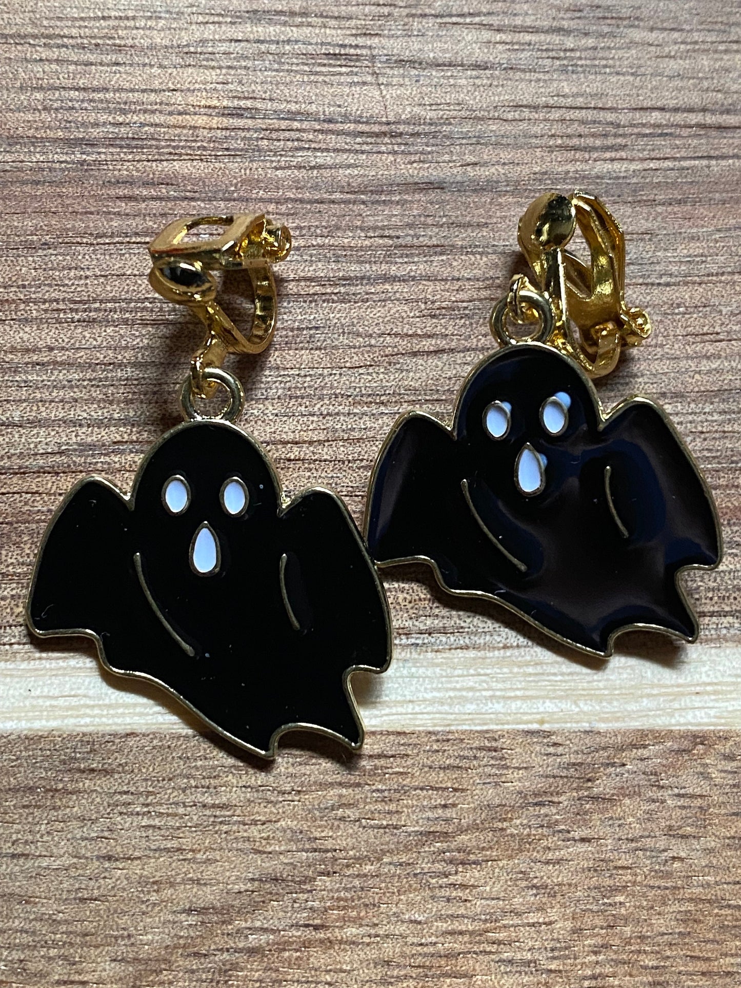 Cute Halloween pendant clip on earrings.