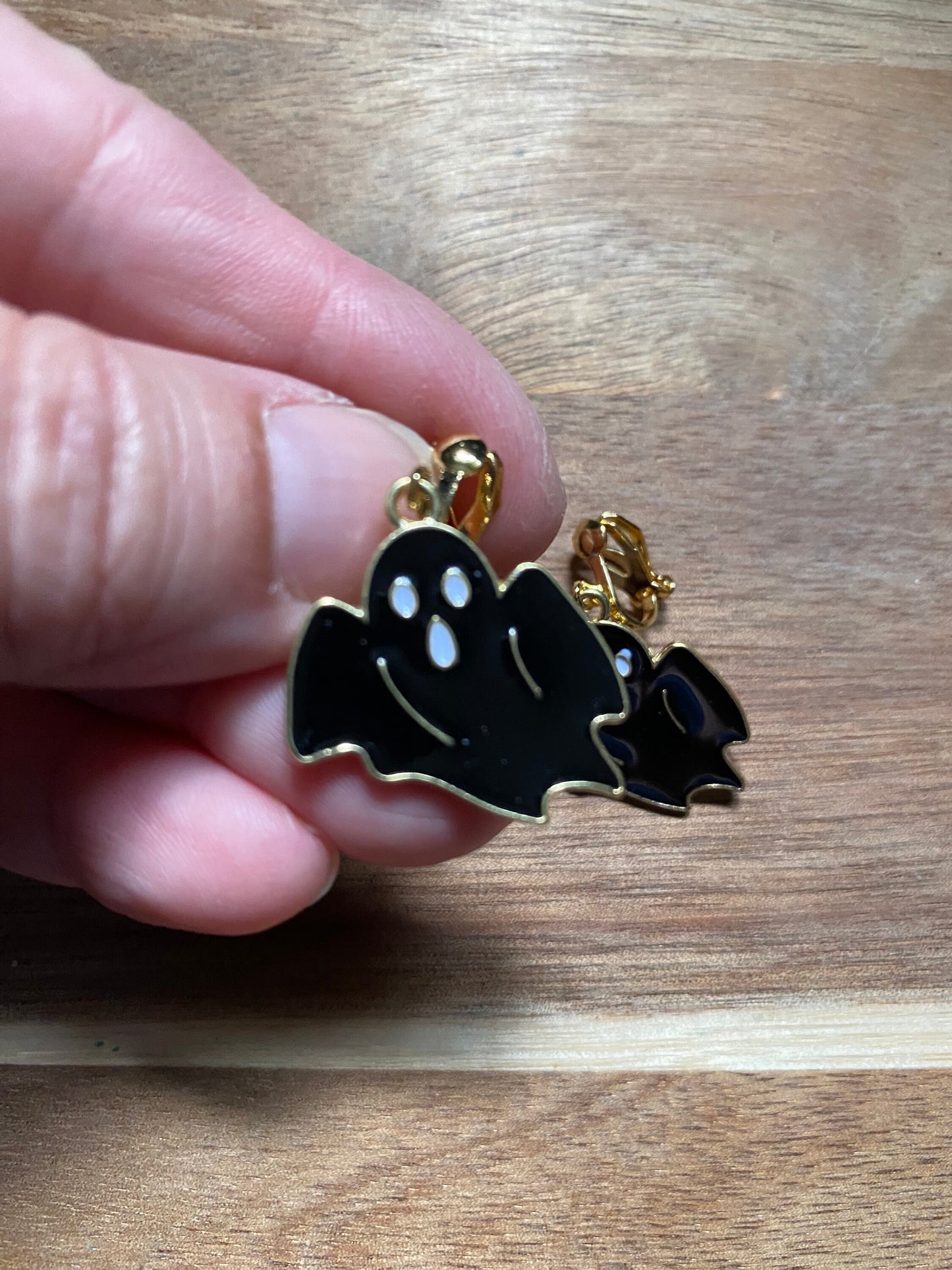 Cute Halloween pendant clip on earrings.