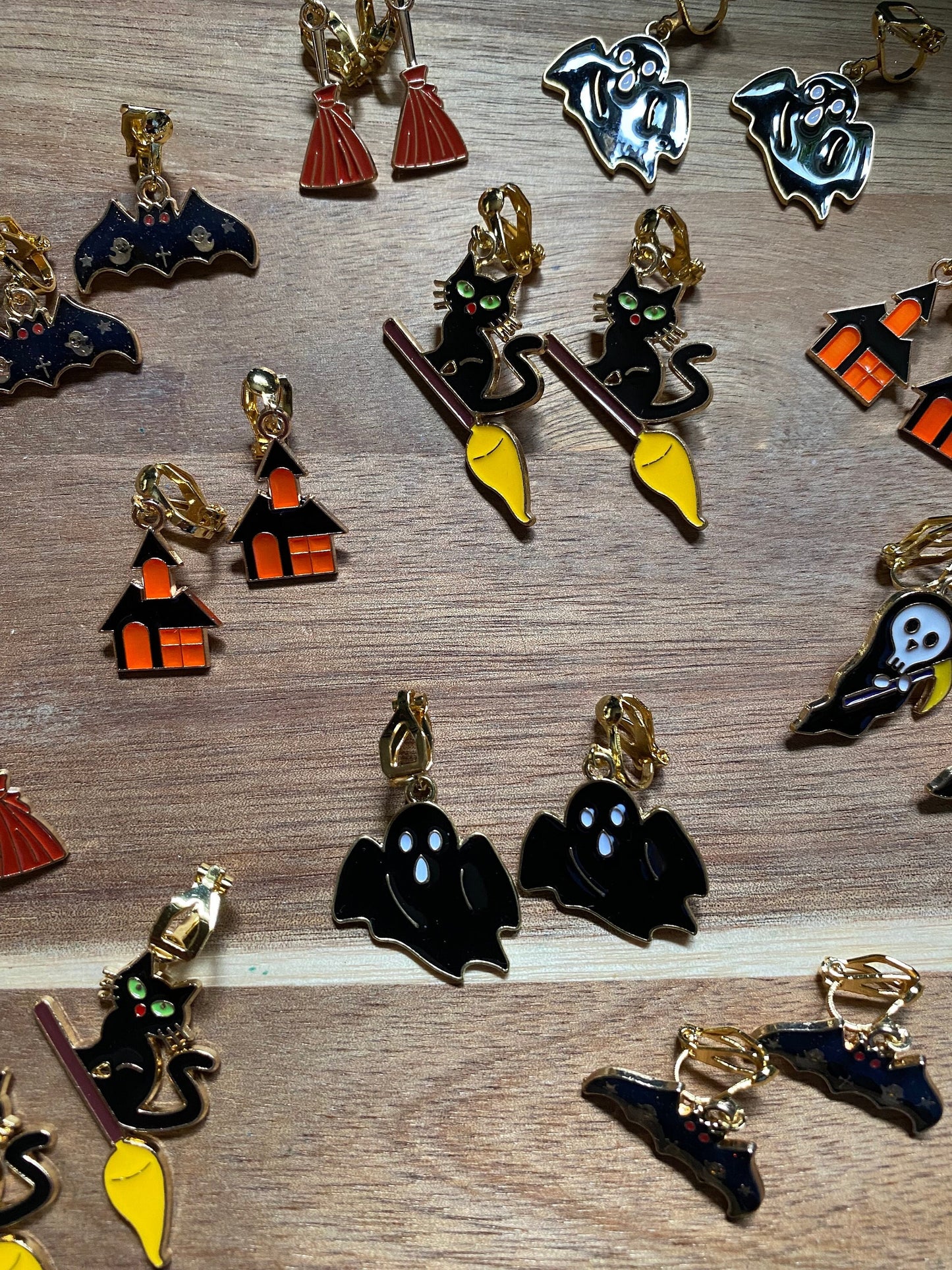 Cute Halloween pendant clip on earrings.