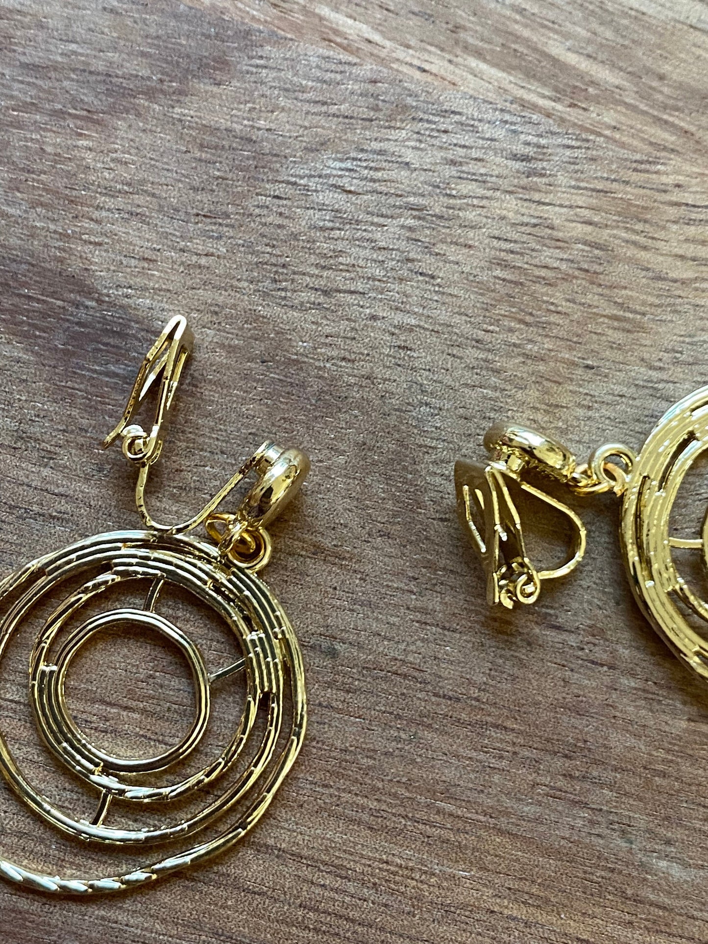 Dangling abstract gold circle clip on earrings, modern clip on earrings, gold dangle ear clips