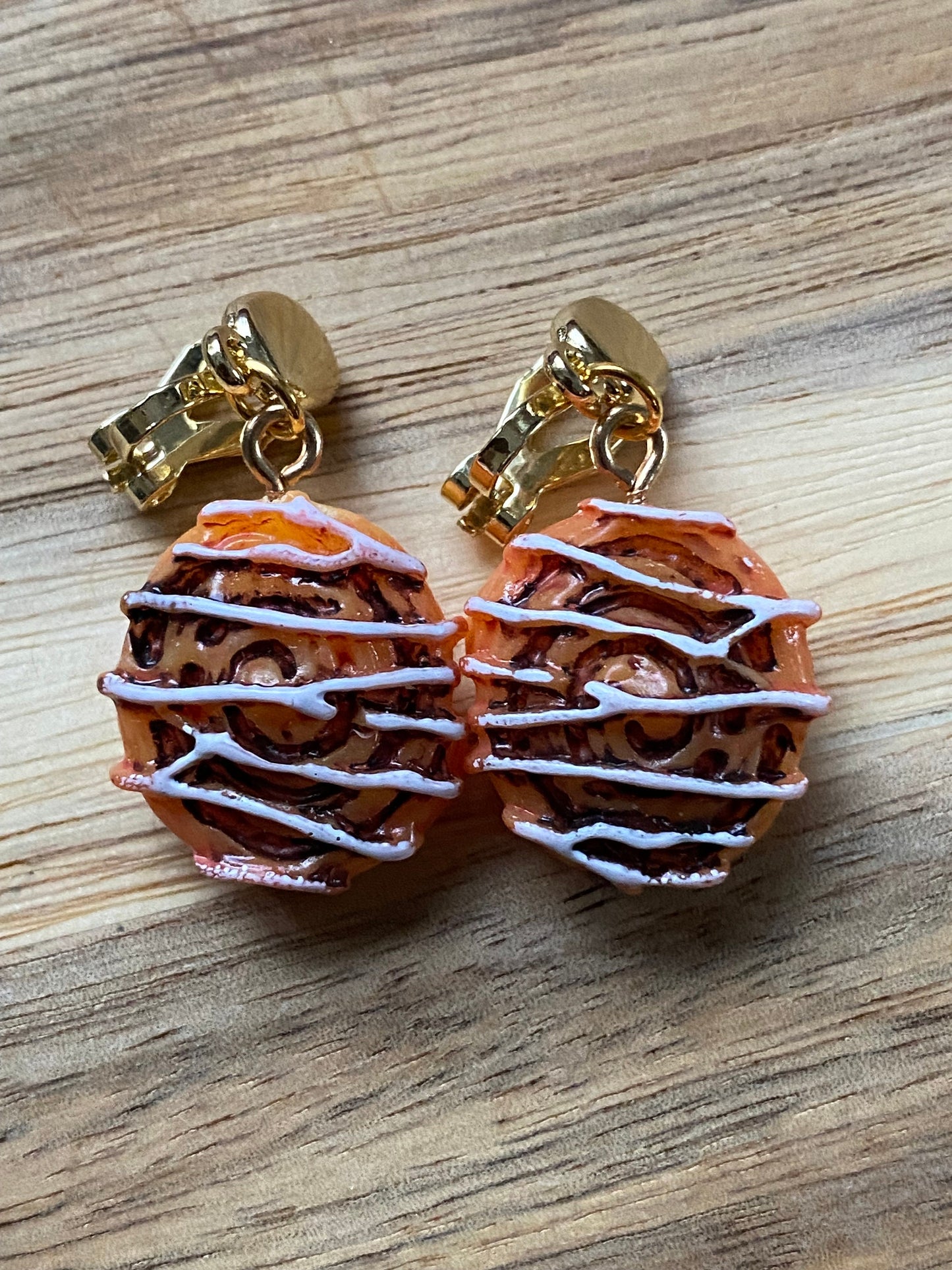 Dangling cinnamon bun clip on earrings, breakfast food novelty earrings for unpierced ears