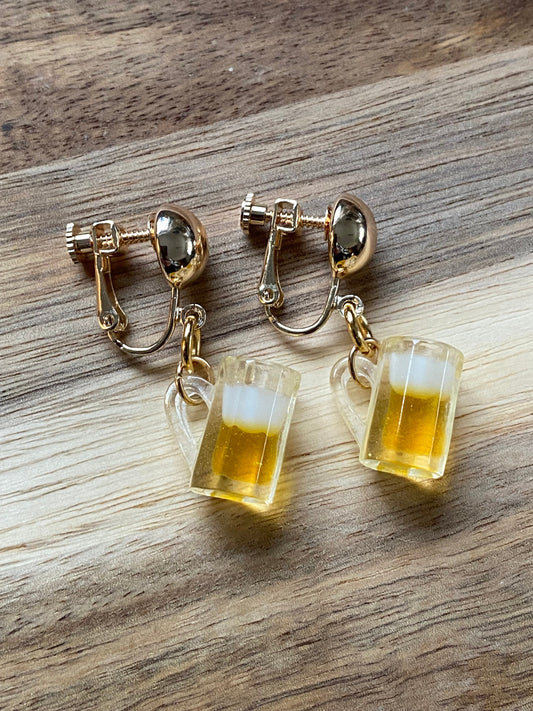 Dangling 3D frothy pint beer clip on earrings (screwback)