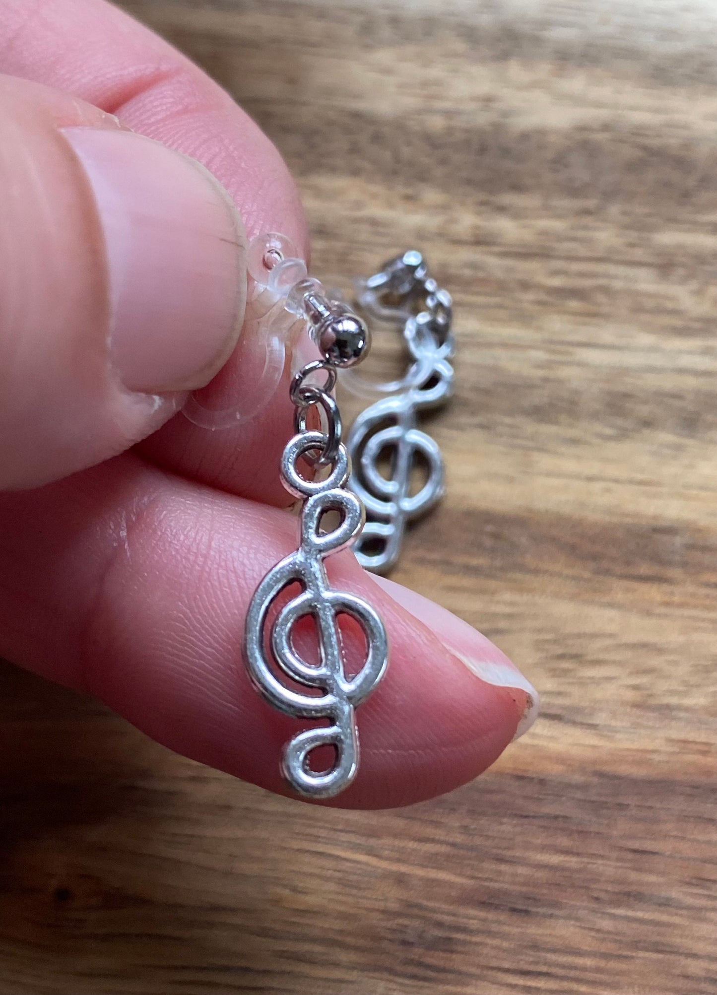 Dangling treble clef invisible clip on earrings, earrings on plastic closures